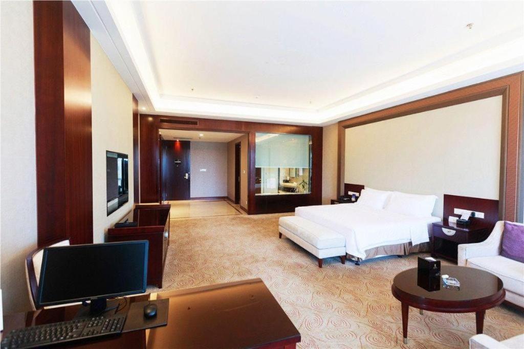 Linyi Blue Horizon International Hotel Yi He Екстер'єр фото
