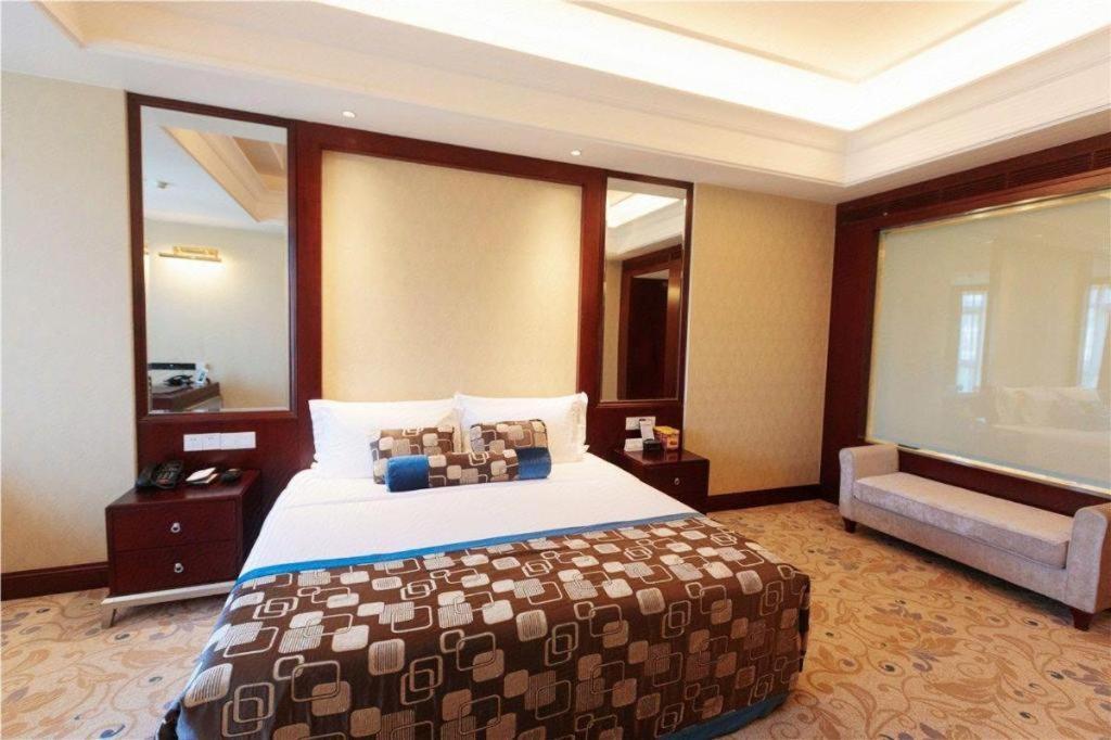 Linyi Blue Horizon International Hotel Yi He Екстер'єр фото