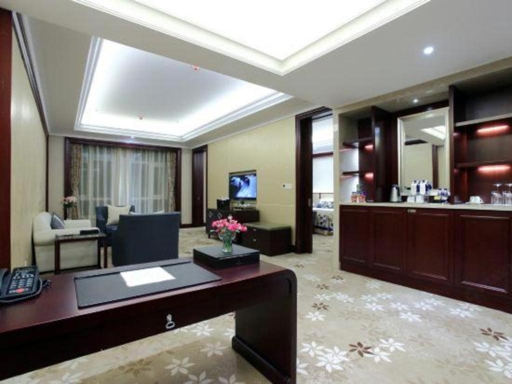 Linyi Blue Horizon International Hotel Yi He Екстер'єр фото