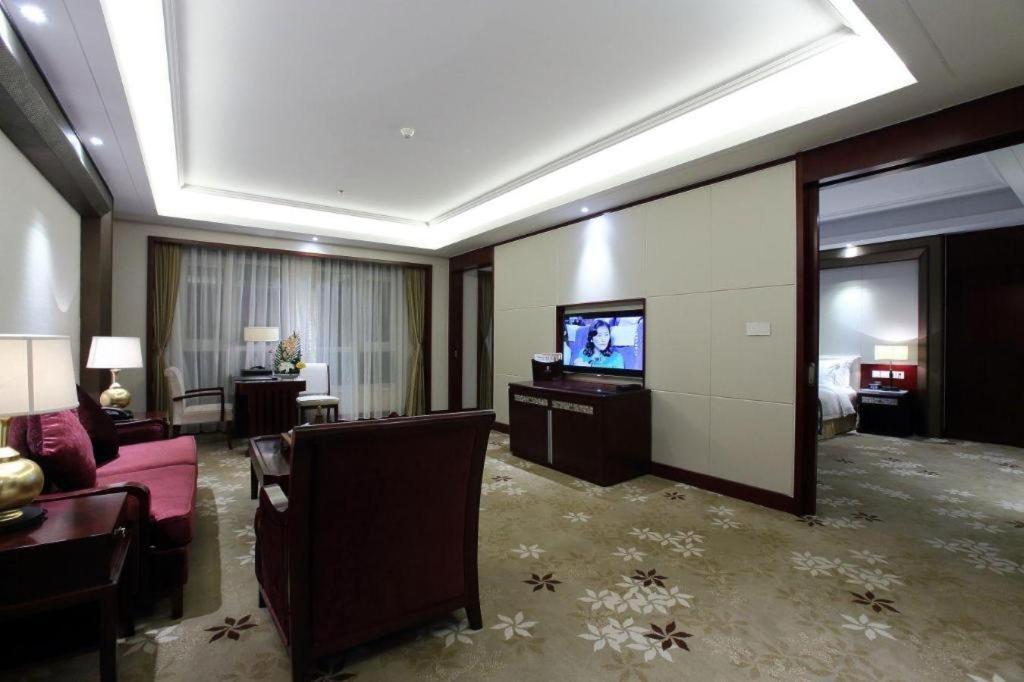 Linyi Blue Horizon International Hotel Yi He Екстер'єр фото