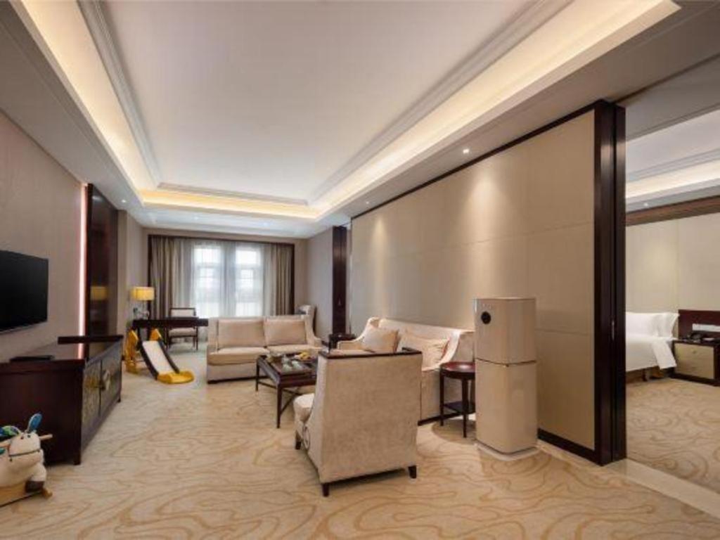 Linyi Blue Horizon International Hotel Yi He Екстер'єр фото