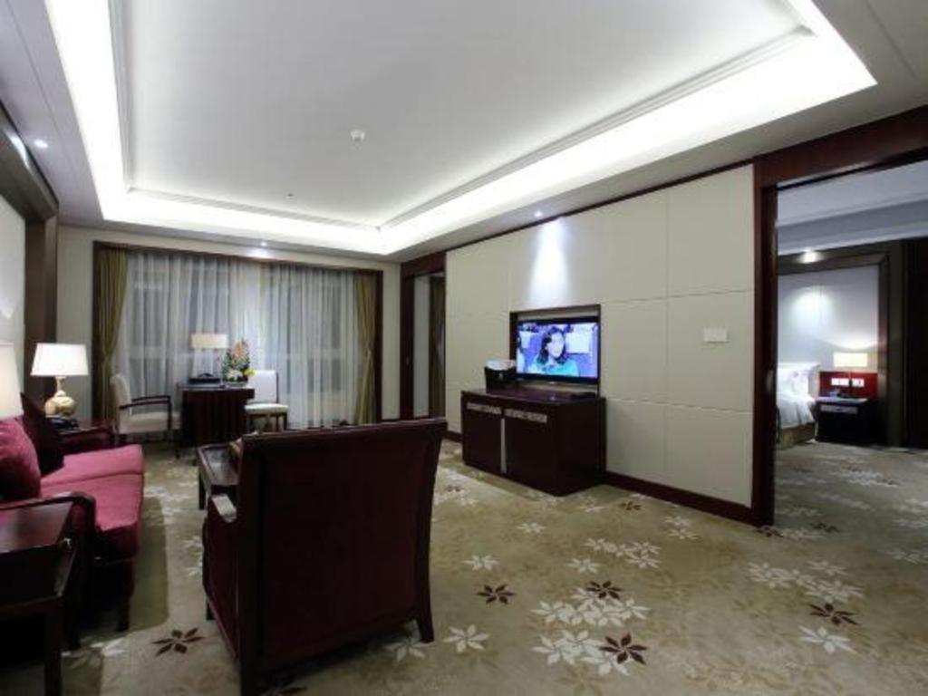 Linyi Blue Horizon International Hotel Yi He Екстер'єр фото