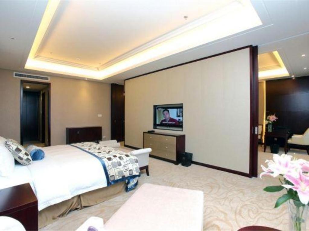 Linyi Blue Horizon International Hotel Yi He Екстер'єр фото