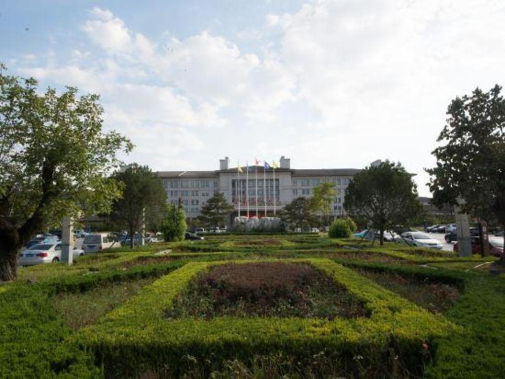 Linyi Blue Horizon International Hotel Yi He Екстер'єр фото
