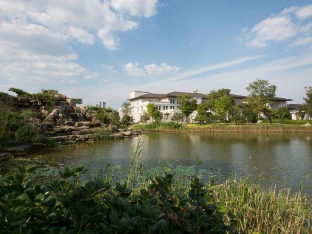 Linyi Blue Horizon International Hotel Yi He Екстер'єр фото